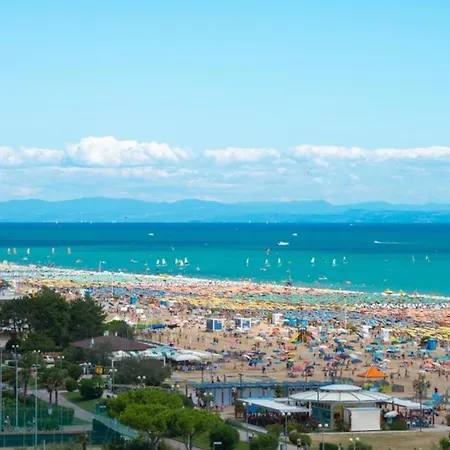 Well-equipped 1 Bedroom Flat For Up To 6 Guests Appartamento