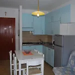 Well-equipped 1 Bedroom Flat For Up To 6 Guests